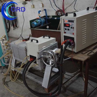 Harga bagus 1-30KHz Tungku Peleburan Induksi Cangkang Baja Hidraulik Otomatis Dengan Konsumsi Daya 40KW Dan Frekuensi Tinggi on line