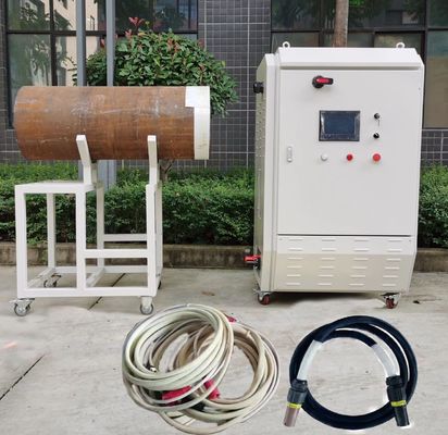 Peralatan pemanasan induksi yang didinginkan dengan air untuk memalsukan logam dengan bantuan jarak jauh